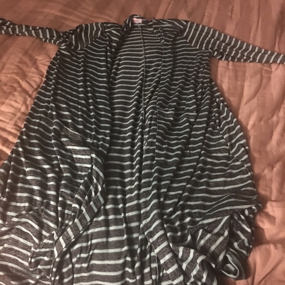 LuLaRoe Sweaters - Xl lularoe Sarah euc